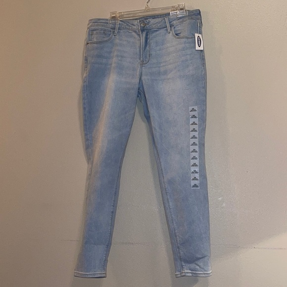 Old Navy Denim - NWT Old Navy Rockstar Super Skinny Jeans